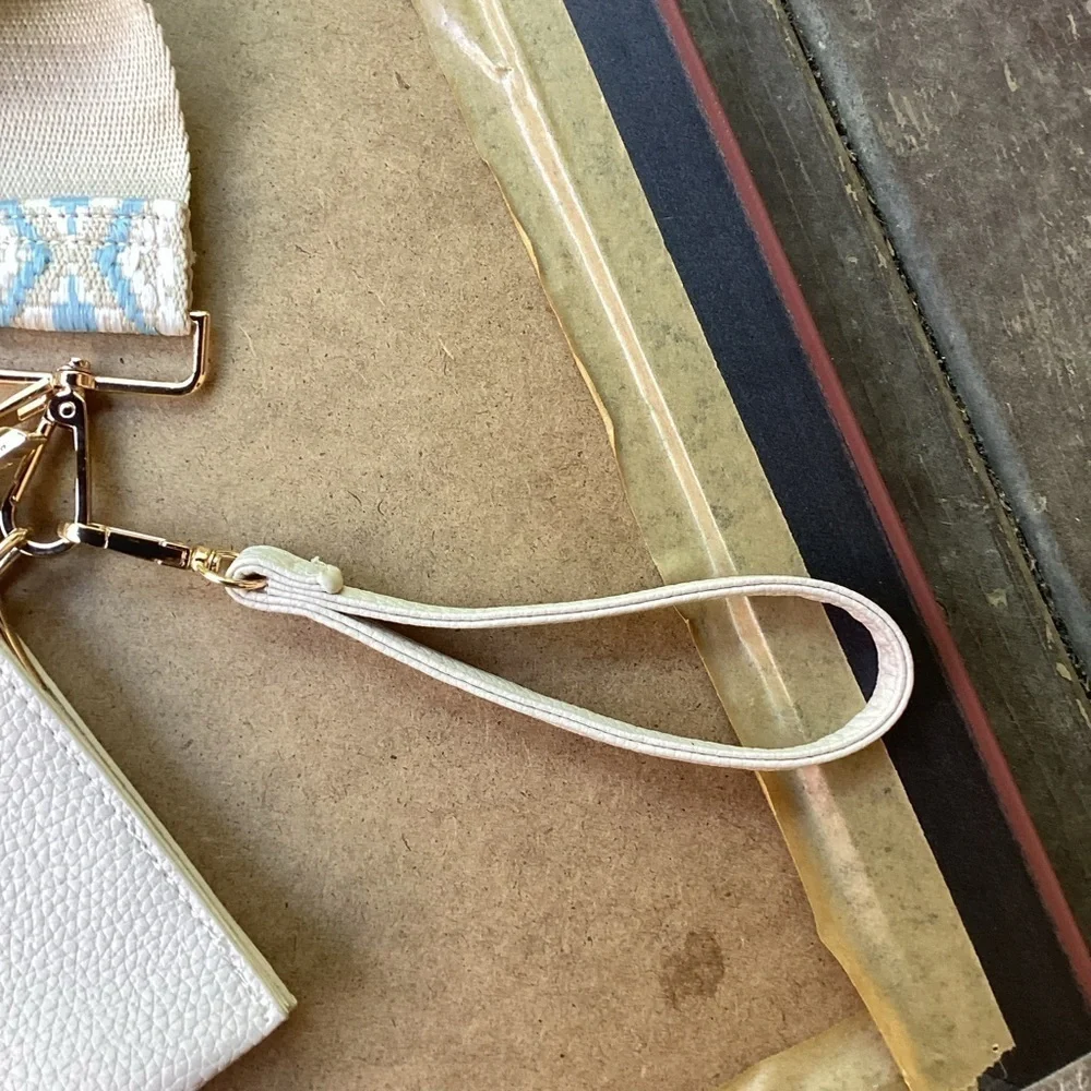 Unbranded off white three compartment bag with three removable straps